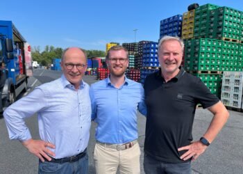 Michael, Cornelius und Peter Sagasser auf dem Gelände in Coburg