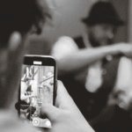 Und in der Lagertankhalle mit Braumeister Johannes Hartwig. Am Ende schneidet Julian Pörner die kurzen One Takes (Fotos 7, 10, 11) zu einem etwa 25-sekündigen Reel zusammen..